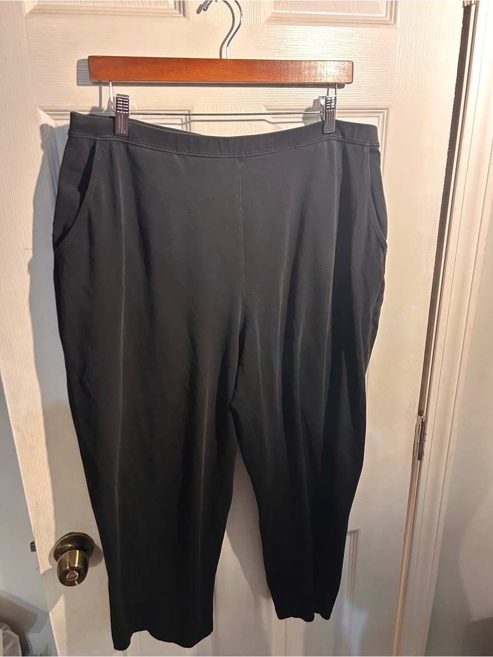 L.L. Bean Black Cropped Pull-On Straight-Leg Pants